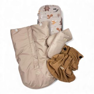 Maminka si to takhle hezky nakombinovala a na zimu je do kočárku vybavená ona i děťátko ❤️ Ke každému setu Vám můžeme ušít...